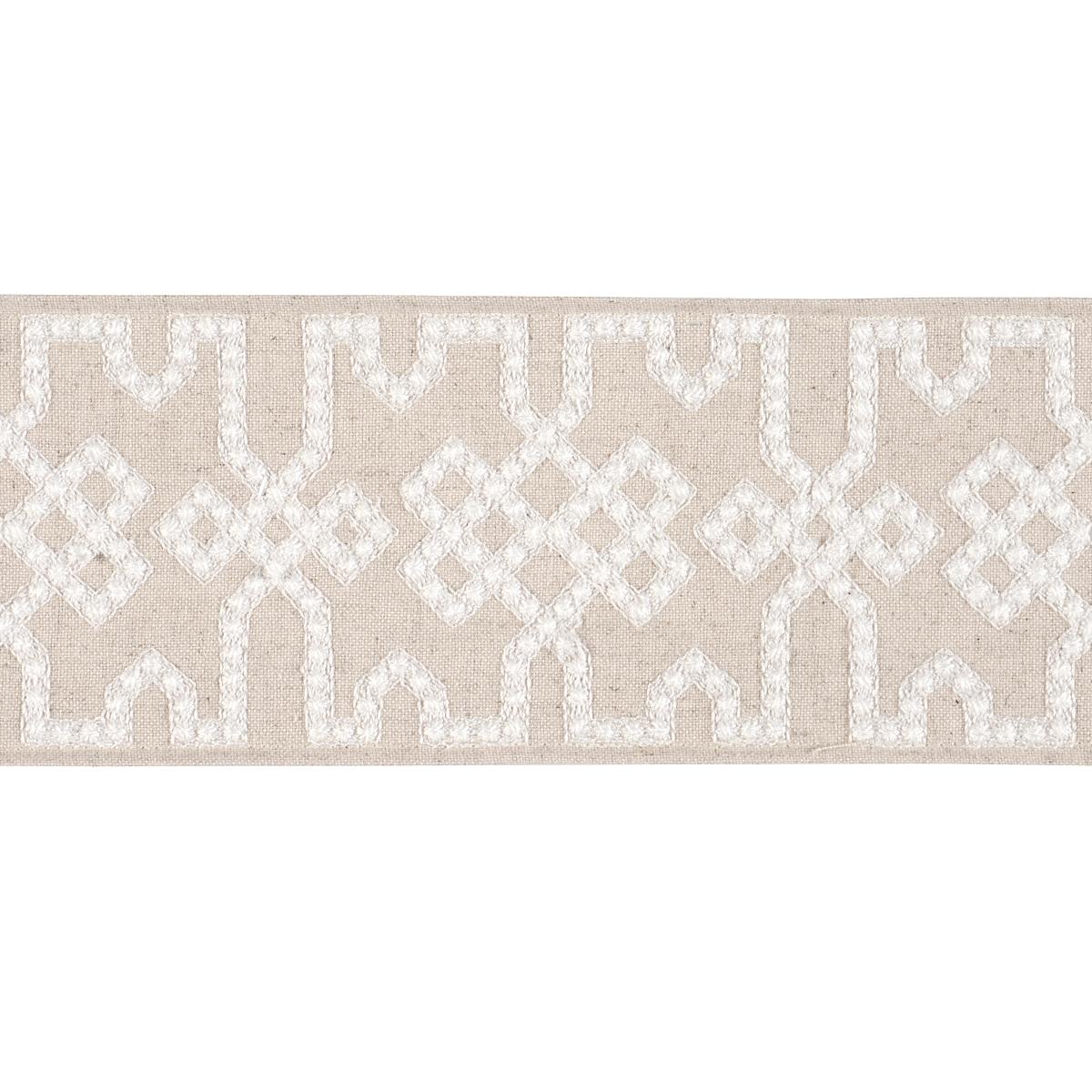 KNOTTED TRELLIS TAPE GREY ON NEUTRAL